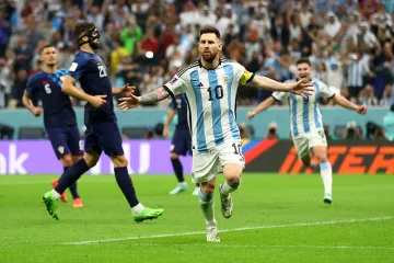 Argentinec Lionel Messi se raduje z gólu v utkání s Chorvatskem
