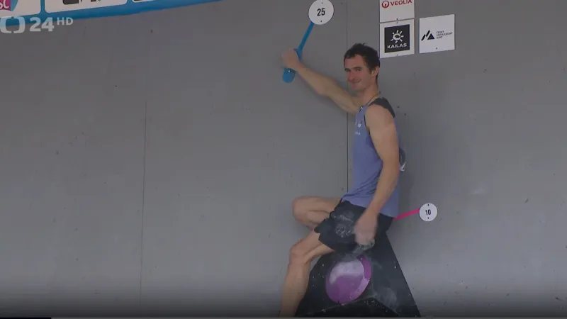 Adam Ondra v Praze úspěšně zvládl kvalifikaci