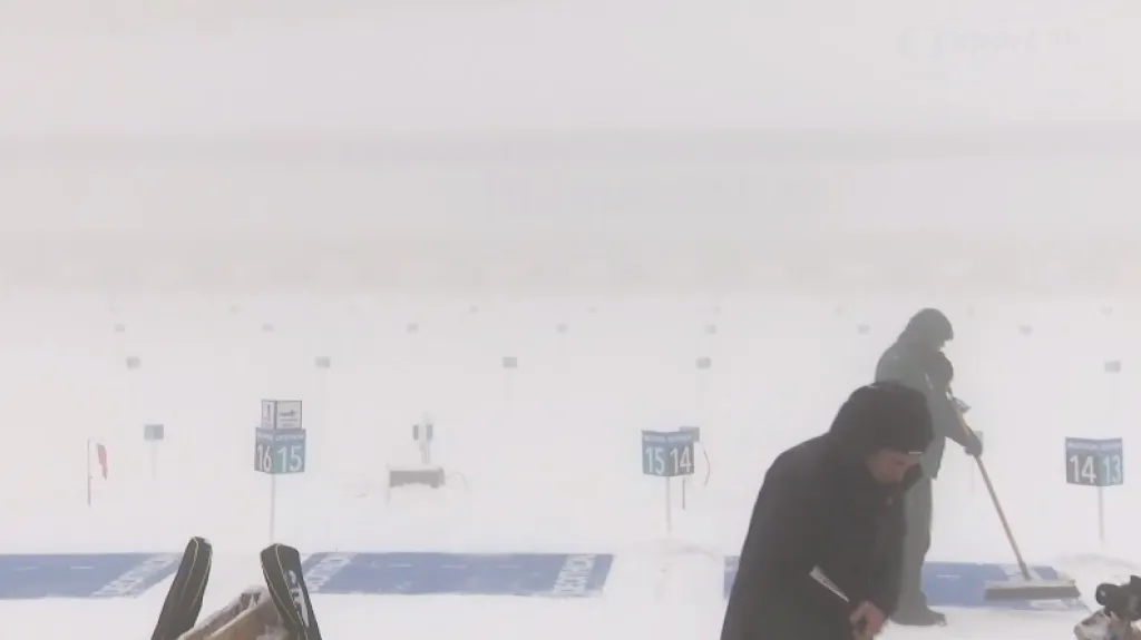 Sprint biatlonistek byl přeložen na sobotu