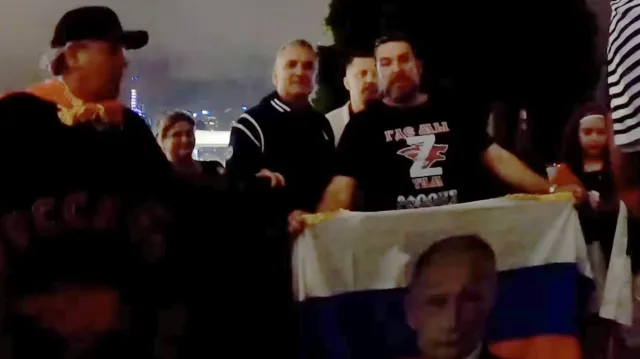 Djokovičův otec se fotil s ruskými podporovateli invaze na Ukrajinu