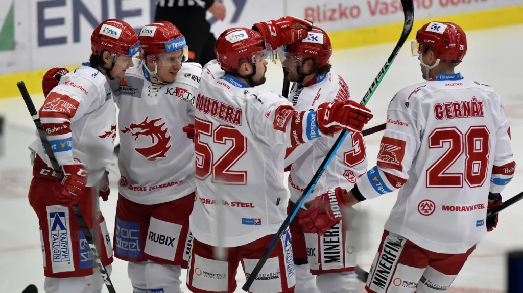 Hokejisté Třince slaví branku