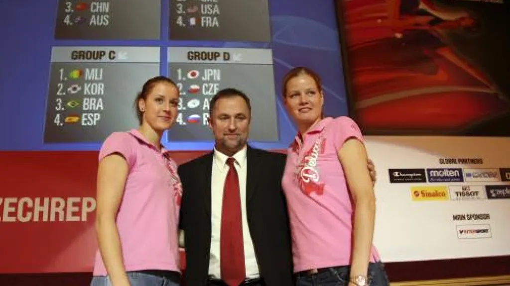 Lubor Blažek s Kateřinou Elhotovou a Markétou Bednářovou