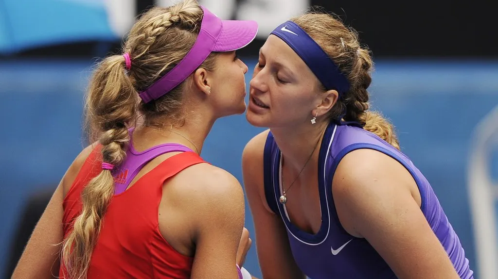 Zraněná Maria Kirilenková s Petrou Kvitovou