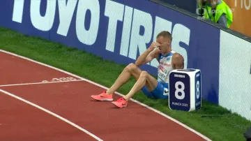 Rozběh Filipa Sasínka na 1500 metrů