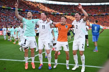 Radost fotbalistů Rakouska z postupu do osmifinále