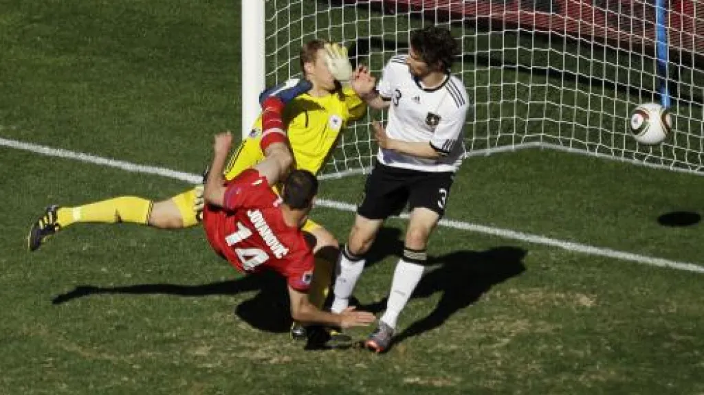 Milan Jovanovič střílí gól