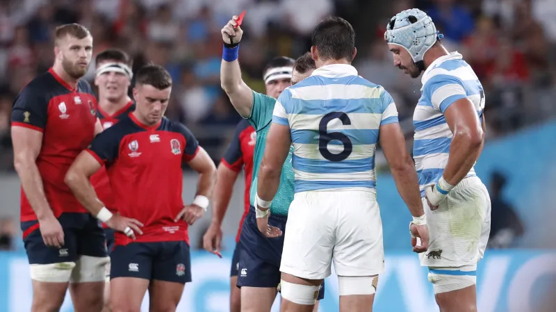 Hrubý faul Lavaniniho poslal Argentince do brzkého oslabení