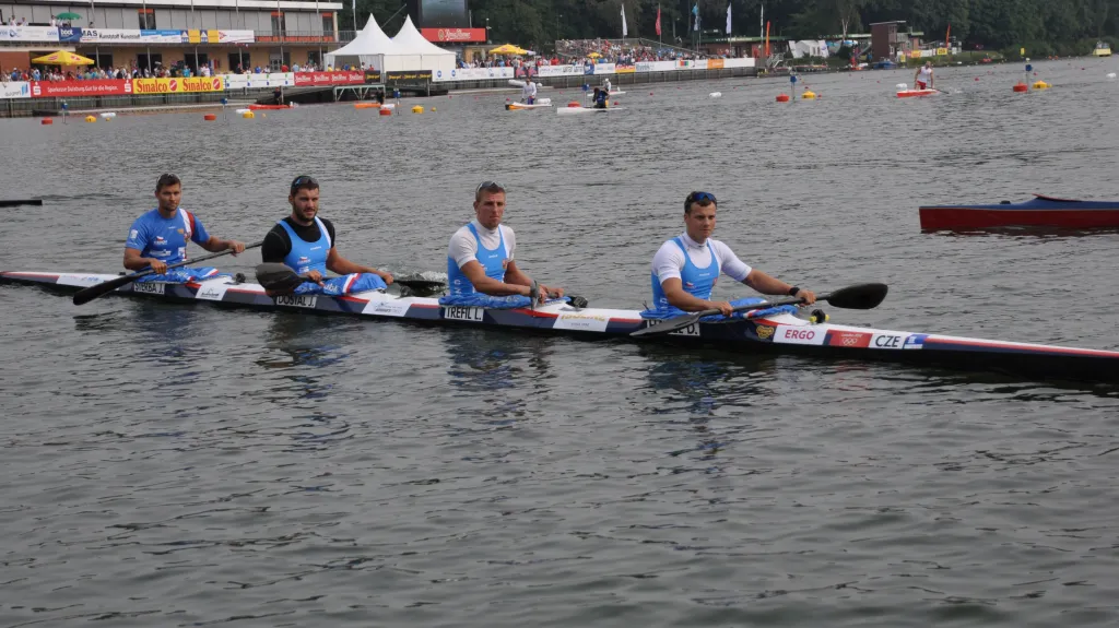 Daniel Havel, Lukáš Trefil, Josef Dostál a Jan Štěrba (zprava) při tréninku na kanálu v německém Duisburgu