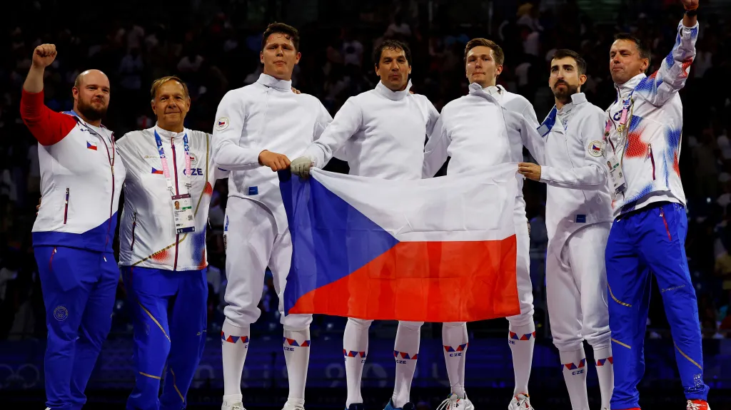 Čeští šermíři slaví zisk bronzových olympijských medailí