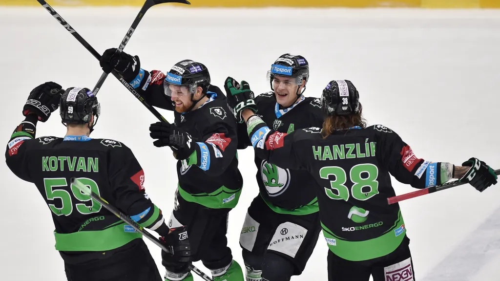 Hokejisté Boleslavi se radují ze vstřelené branky