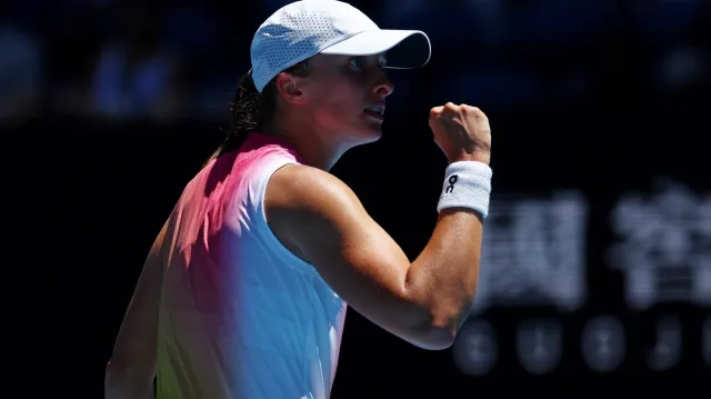 Světová dvojka Šwiateková povolila Britce Raducanuové jediný gem