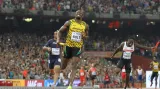 Bolt si doběhl pro třetí zlato, Američané diskvalifikováni