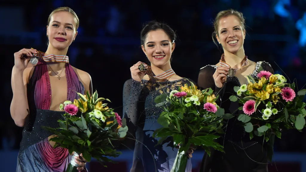 Nejlepší krasobruslařky Pogorilá, Medvěděvovoá a Kostnerová