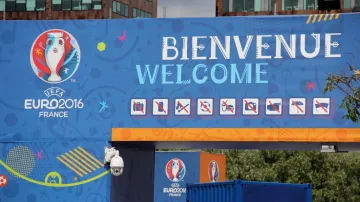 Fanzóna v Lille - tohle všechno se tam nesmí pronést