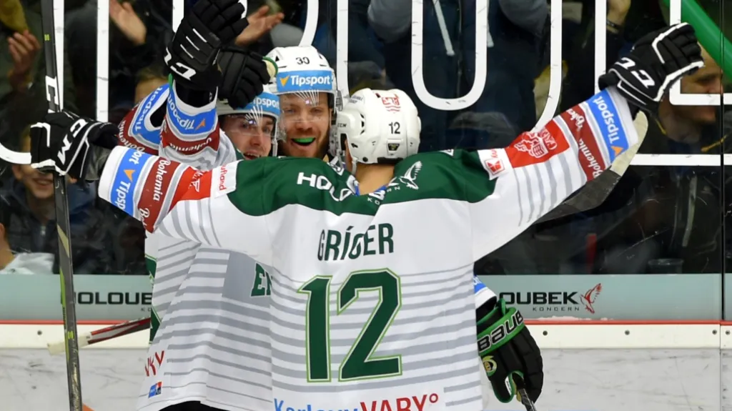 Radující se hokejisté Karlových Varů