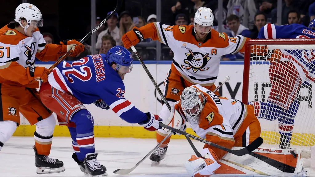 Lukáš Dostál v utkání proti New York Rangers