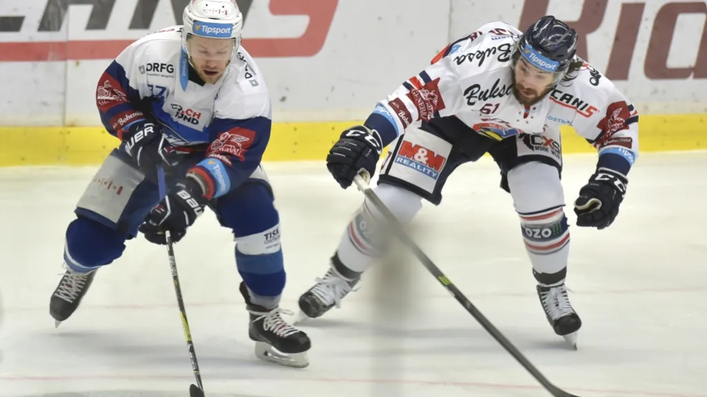 Jan Štencel z Komety Brno (vlevo) a Peter Trška z Vítkovic