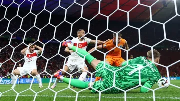 Moment utkání Nizozemsko – Turecko: Verbruggenův reflex zabránil vyrovnání (90.+2 min.)