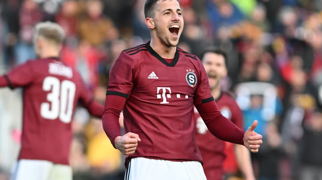 Sparťan Martin Minčev oslavuje gól 