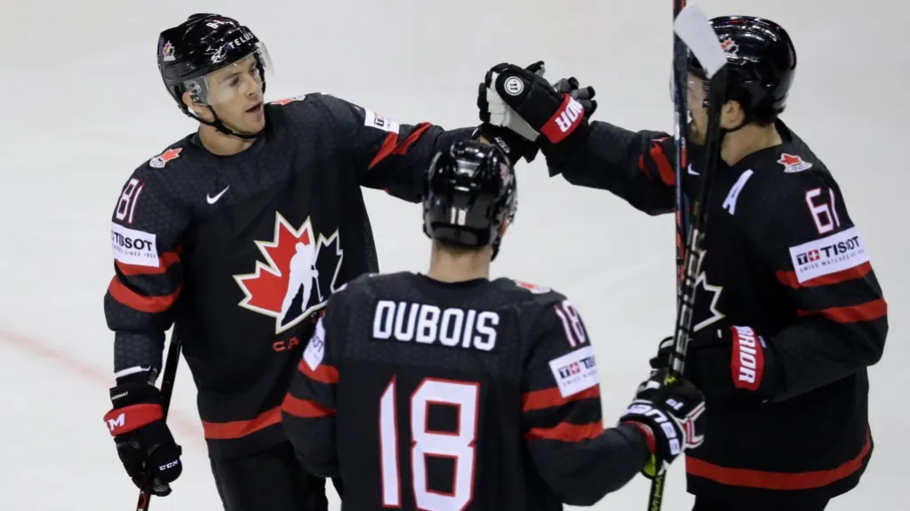 Kanaďan Jonathan Marchessault (vlevo) se raduje se spoluhráči