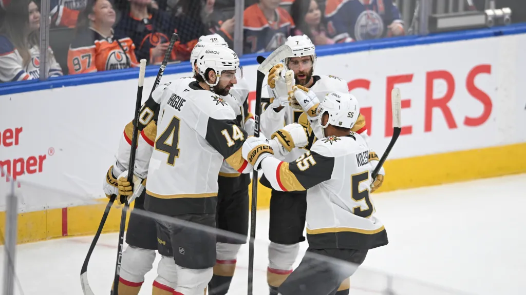 Hráči Vegas oslavují branku