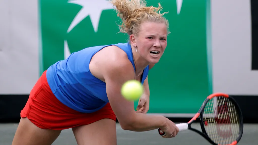 Kateřina Siniaková v prvním singlu ve Fed Cupu