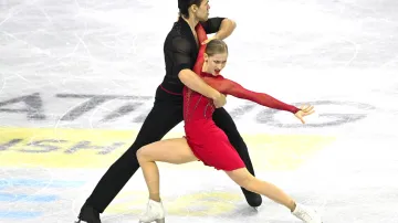 Záznam krátkého programu sportovních dvojic MS