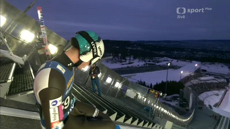 Závěr závodu skokanů v Oslu