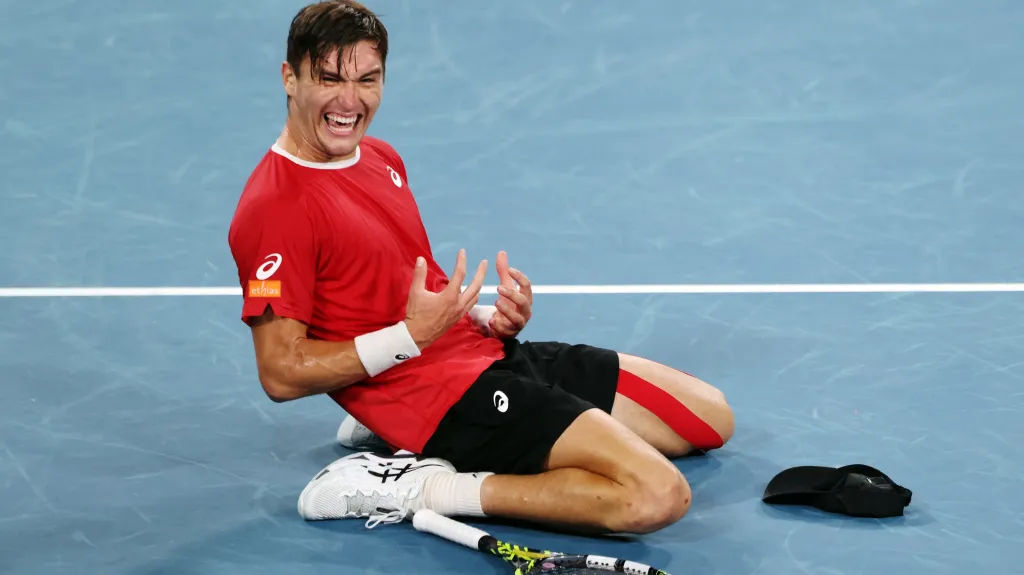 Raphaël Collignon se raduje z vítězství nad Aleksanderem Vukicem