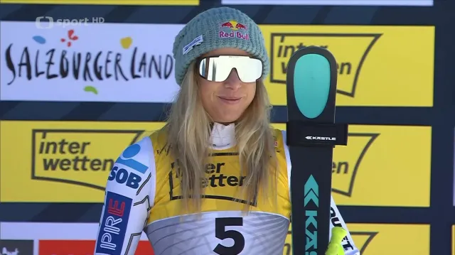 Květinový ceremoniál s bronzovou Ledeckou