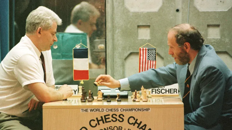 Boris Spasskij a Bobby Fischer si v roce 1992 po dvaceti letech zopakovali svůj slavný souboj