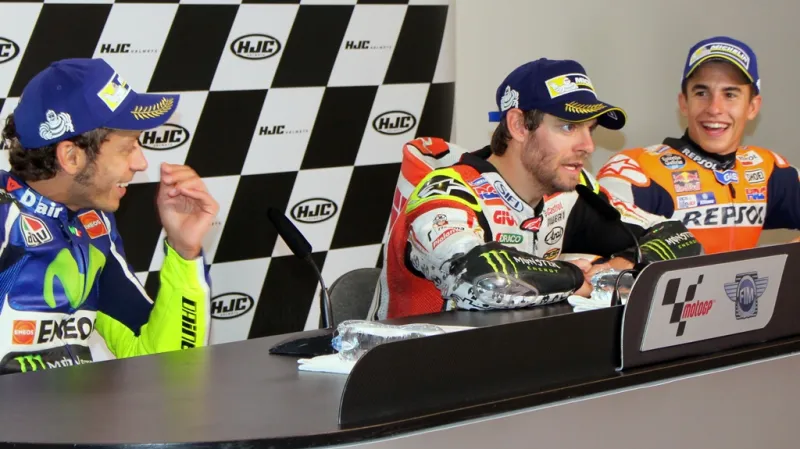 Rossi i Marquez poslouchají britský humor a dobře se baví