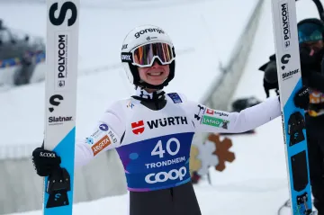 Nika Prevcová je mistryní světa na středním můstku