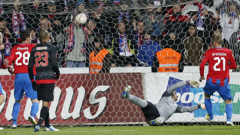 Procházka střílí vedoucí gól Plzně