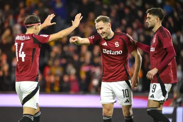 Veljko Birmančevič se raduje s Janem Kuchtou