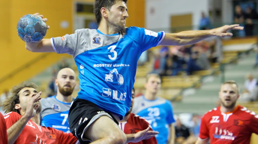 Jakub Douda z Plzně v utkání Poháru EHF