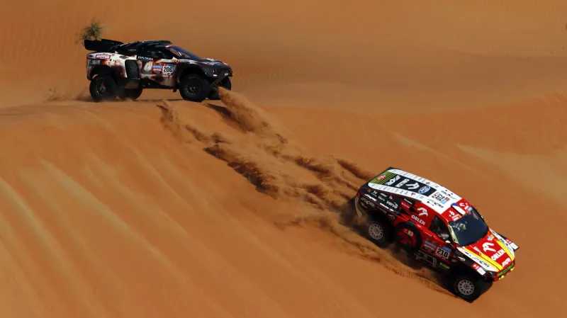 Prokop už je na Dakaru šestý, Macík si upevnil třetí místo