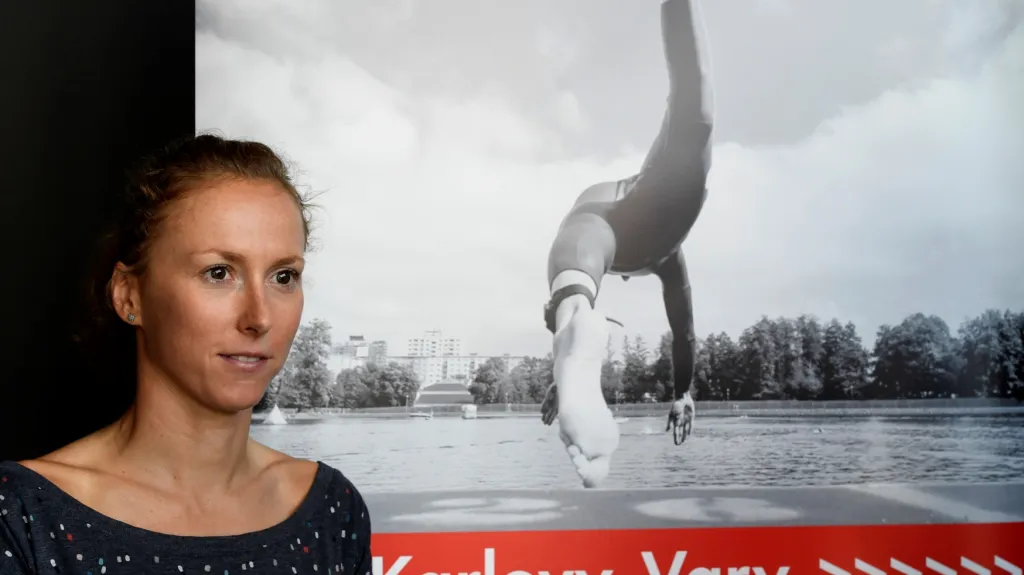 Vendula Frintová na tiskové konferenci před SP v triatlonu v Karlových Varech