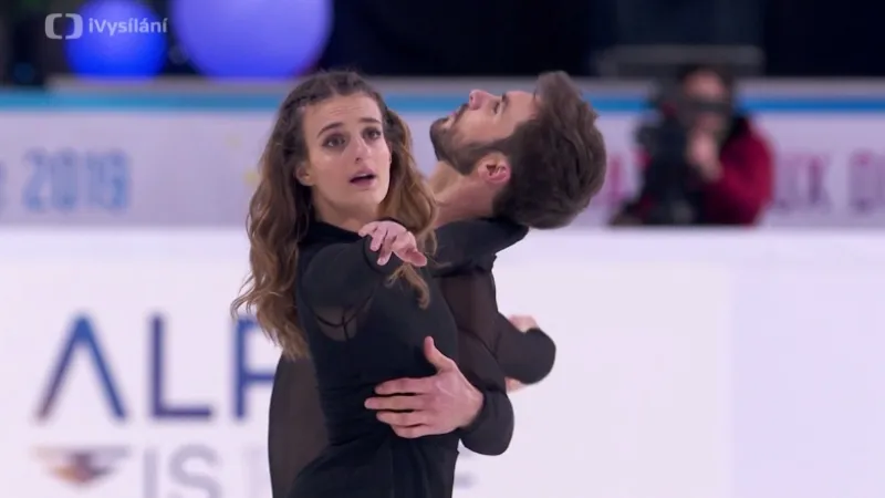 Dechberoucí volný tanec Papadakisové se Cizeronem