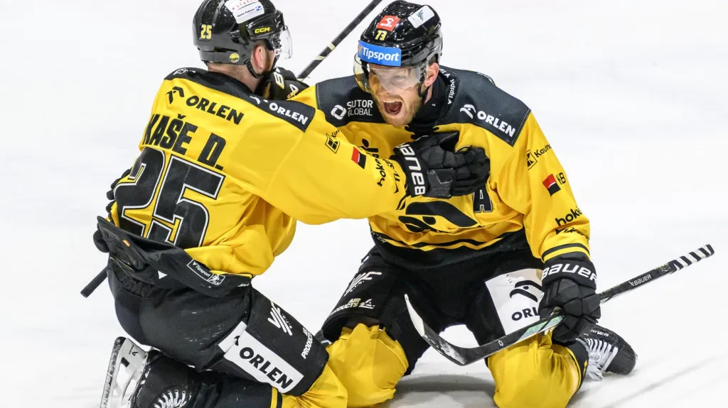 David a Ondřej Kaše radující se z gólu v prodloužení