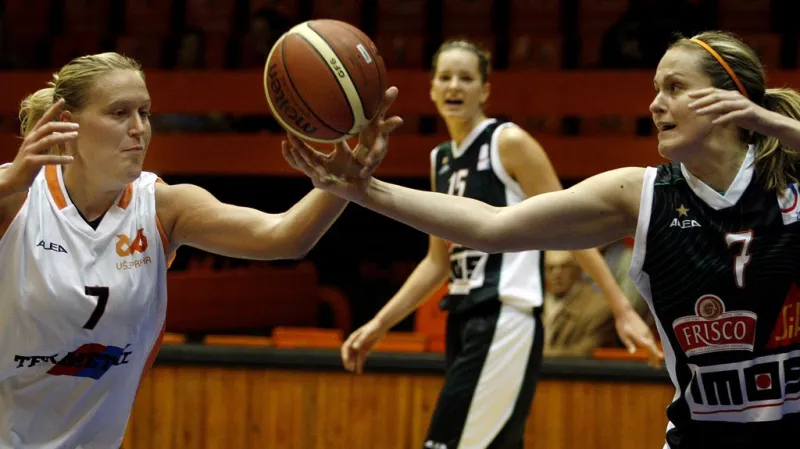 Basketbalistky Frisca a VŠ Praha