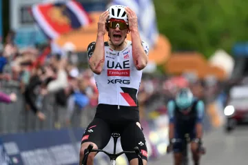 Igor Arrieta v cíli 5. etapy Giro d'Italia
