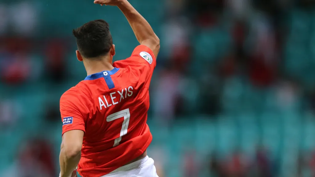 Slavící Alexis Sánchez v dresu Chile