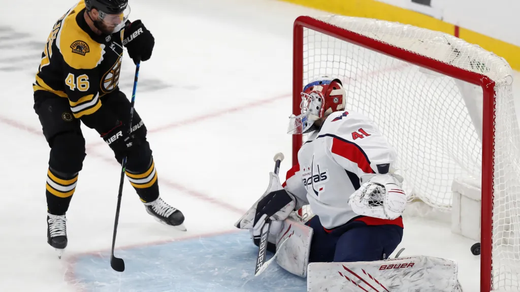 David Krejčí překonává Vítka Vaněčka