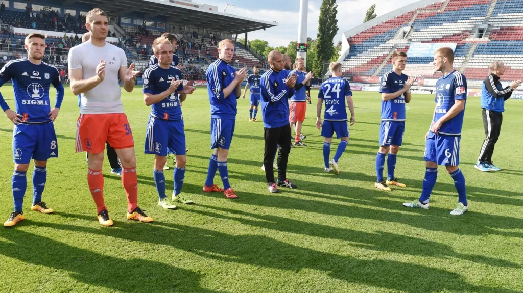 Fotbalisté Olomouce děkují fanouškům