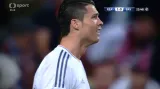 Ronaldo přestřelil Neuerovu bránu (26. min.)