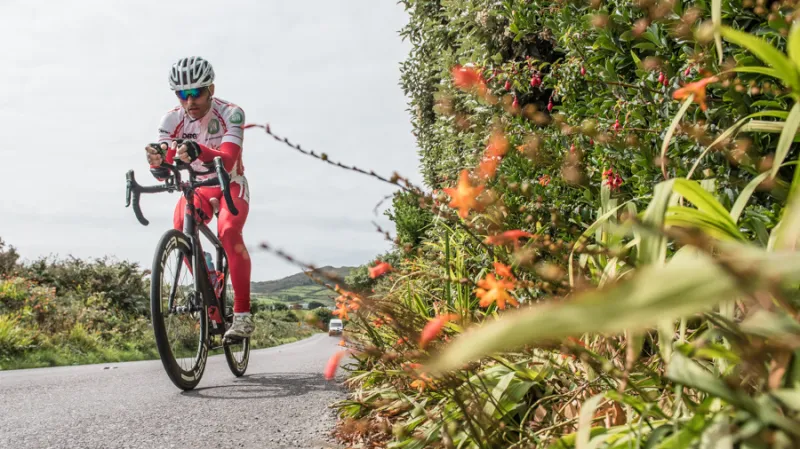 Cyklistický ultramaratonec Svatopluk Božák během závodu Kolem Irska