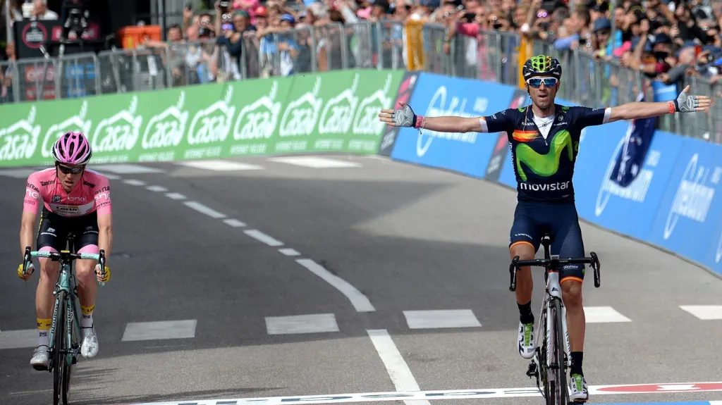 Alejandro Valverde se raduje z výhry v etapě na Girdo d´Italia