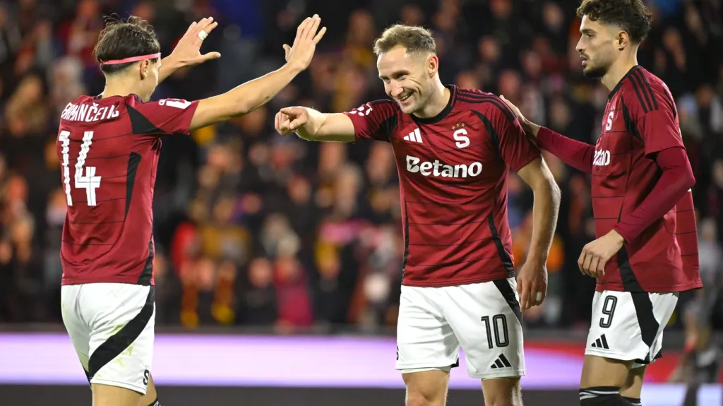 Veljko Birmančevič se raduje s Janem Kuchtou