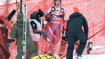 Aksel Lund Svindal po nehodě ve sjezdu v Kitzbühelu